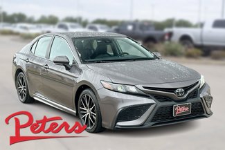 Used 2022 Toyota Camry SE image 1