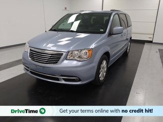 Used 2016 Chrysler Town & Country Touring image 1