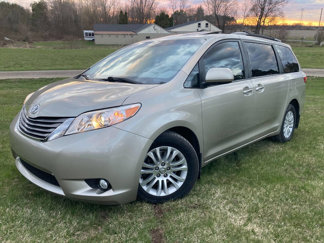 Used 2017 Toyota Sienna XLE image 1