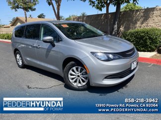 Used 2017 Chrysler Pacifica Touring w/ Tire & Wheel Group image 1
