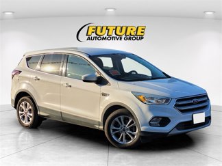 Used 2017 Ford Escape SE image 1