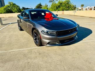 Used 2018 Dodge Charger SXT image 1