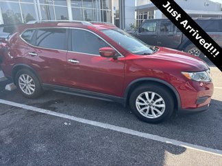 Used 2019 Nissan Rogue SV image 1