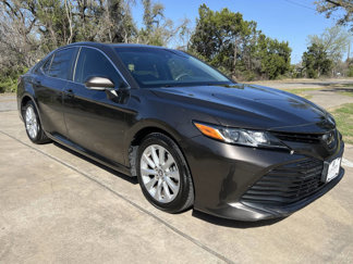 Used 2018 Toyota Camry LE image 1