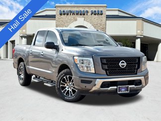 Used 2021 Nissan Titan SV w/ SV Convenience Package image 1