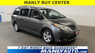 Used 2017 Toyota Sienna LE image 1
