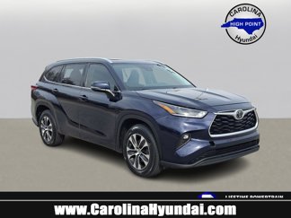 Used 2021 Toyota Highlander XLE image 1