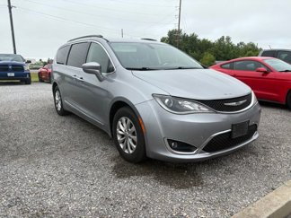 Used 2017 Chrysler Pacifica Touring-L image 1