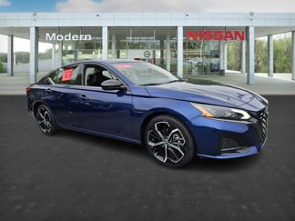 Certified 2023 Nissan Altima 2.5 SR image 1