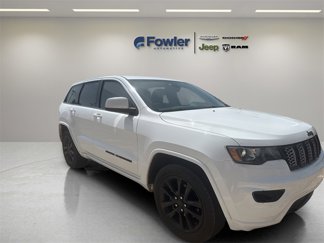 Used 2019 Jeep Grand Cherokee Altitude image 1