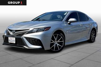 Used 2021 Toyota Camry SE image 1