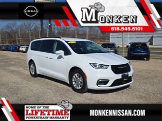 Used 2022 Chrysler Pacifica Touring-L image 1