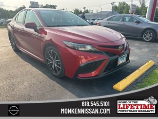 Used 2021 Toyota Camry SE image 1