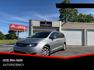 Used 2018 Chrysler Pacifica Touring-L w/ Premium Audio Group image 1