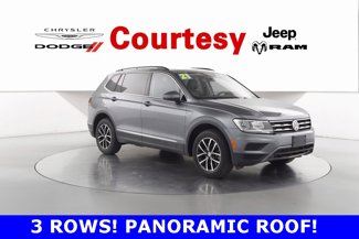 Used 2021 Volkswagen Tiguan SE image 1
