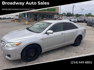 Used 2010 Toyota Camry LE image 1
