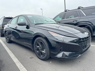 Certified 2022 Hyundai Elantra SEL w/ Convenience Package image 1