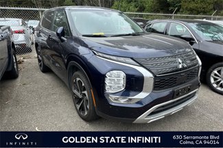 Used 2023 Mitsubishi Outlander SE image 1