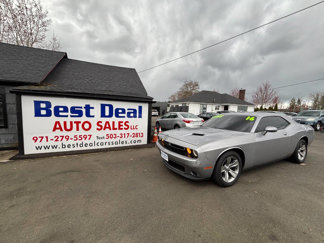 Used 2016 Dodge Challenger SXT image 1