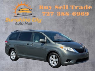 Used 2014 Toyota Sienna LE image 1