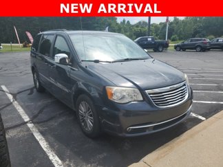 Used 2014 Chrysler Town & Country Touring-L image 1