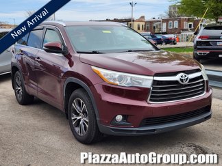 Used 2016 Toyota Highlander XLE image 1