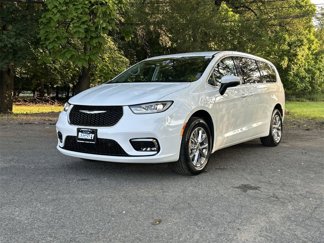 Used 2023 Chrysler Pacifica Touring-L image 1