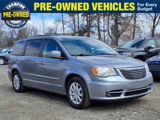 Used 2014 Chrysler Town & Country Touring image 1