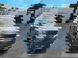 Used 2021 Jeep Grand Cherokee L Laredo image 1