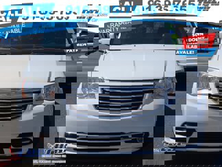 Used 2015 Chrysler Town & Country Touring image 1