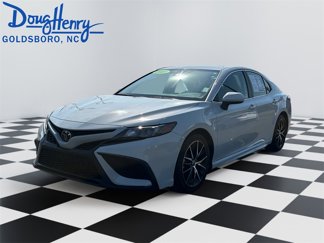 Used 2023 Toyota Camry SE image 1