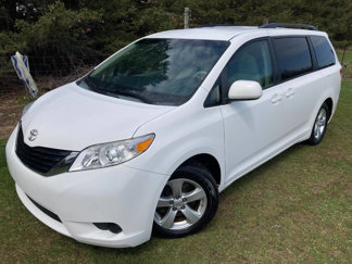 Used 2012 Toyota Sienna LE image 1