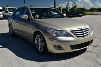 Used 2011 Hyundai Genesis 4.6 image 1