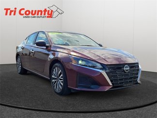 Used 2024 Nissan Altima 2.5 SV image 1