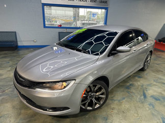 Used 2015 Chrysler 200 S image 1