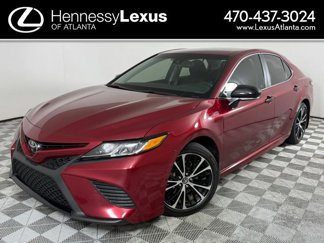 Used 2018 Toyota Camry SE image 1