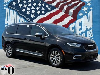 New 2025 Chrysler Pacifica Pinnacle image 1