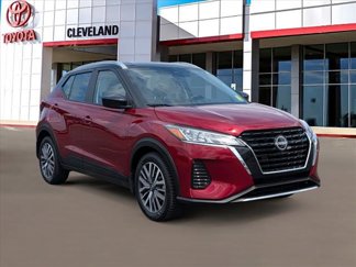 Used 2024 Nissan Kicks SV image 1