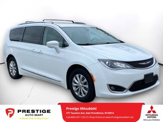 Used 2018 Chrysler Pacifica Touring-L image 1