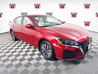 Used 2024 Nissan Altima 2.5 SV w/ SV Premium Package image 1