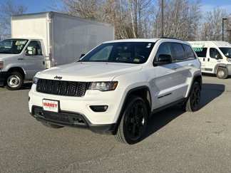 Used 2020 Jeep Grand Cherokee Laredo image 1