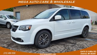 Used 2017 Dodge Grand Caravan SXT w/ Blacktop Package image 1