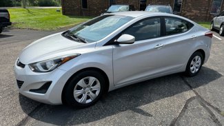 Used 2016 Hyundai Elantra SE image 1
