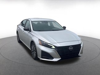 Used 2024 Nissan Altima 2.5 SV image 1