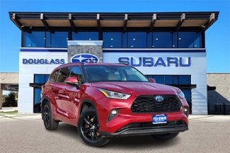 Used 2021 Toyota Highlander XLE image 1