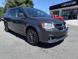 Used 2017 Dodge Grand Caravan SXT image 1