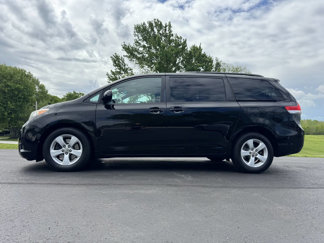 Used 2011 Toyota Sienna LE image 1