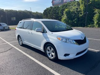 Used 2014 Toyota Sienna LE image 1