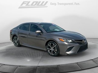 Used 2018 Toyota Camry SE image 1