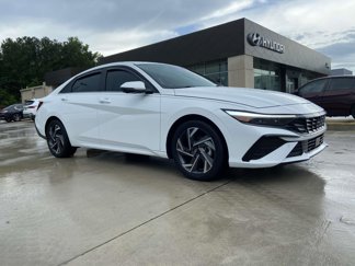 Certified 2024 Hyundai Elantra Limited image 1